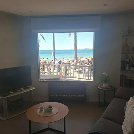A Beautiful Beachfront Flat For 4 People With A Lovely Terrace Overlooking Sea