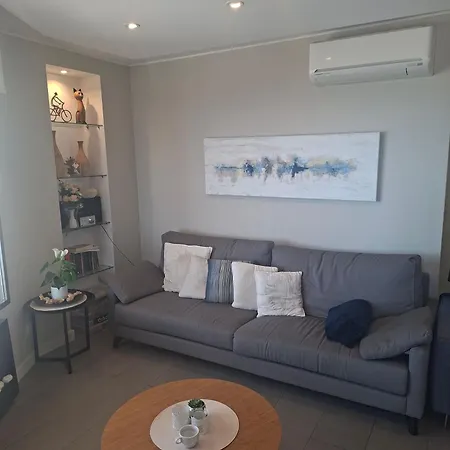 A Beautiful Beachfront Flat For 4 People With A Lovely Terrace Overlooking Sea 托雷维耶哈