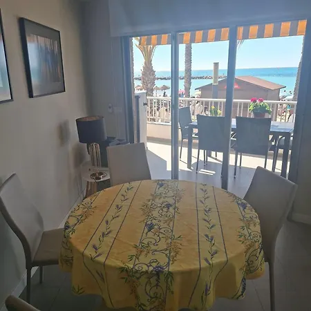 A Beautiful Beachfront Flat For 4 People With A Lovely Terrace Overlooking Sea 公寓