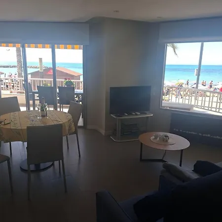 公寓 A Beautiful Beachfront Flat For 4 People With A Lovely Terrace Overlooking Sea *