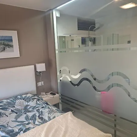 公寓 A Beautiful Beachfront Flat For 4 People With A Lovely Terrace Overlooking Sea