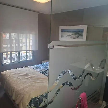 A Beautiful Beachfront Flat For 4 People With A Lovely Terrace Overlooking Sea *
