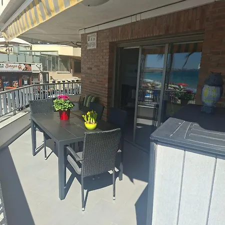 A Beautiful Beachfront Flat For 4 People With A Lovely Terrace Overlooking Sea * 托雷维耶哈